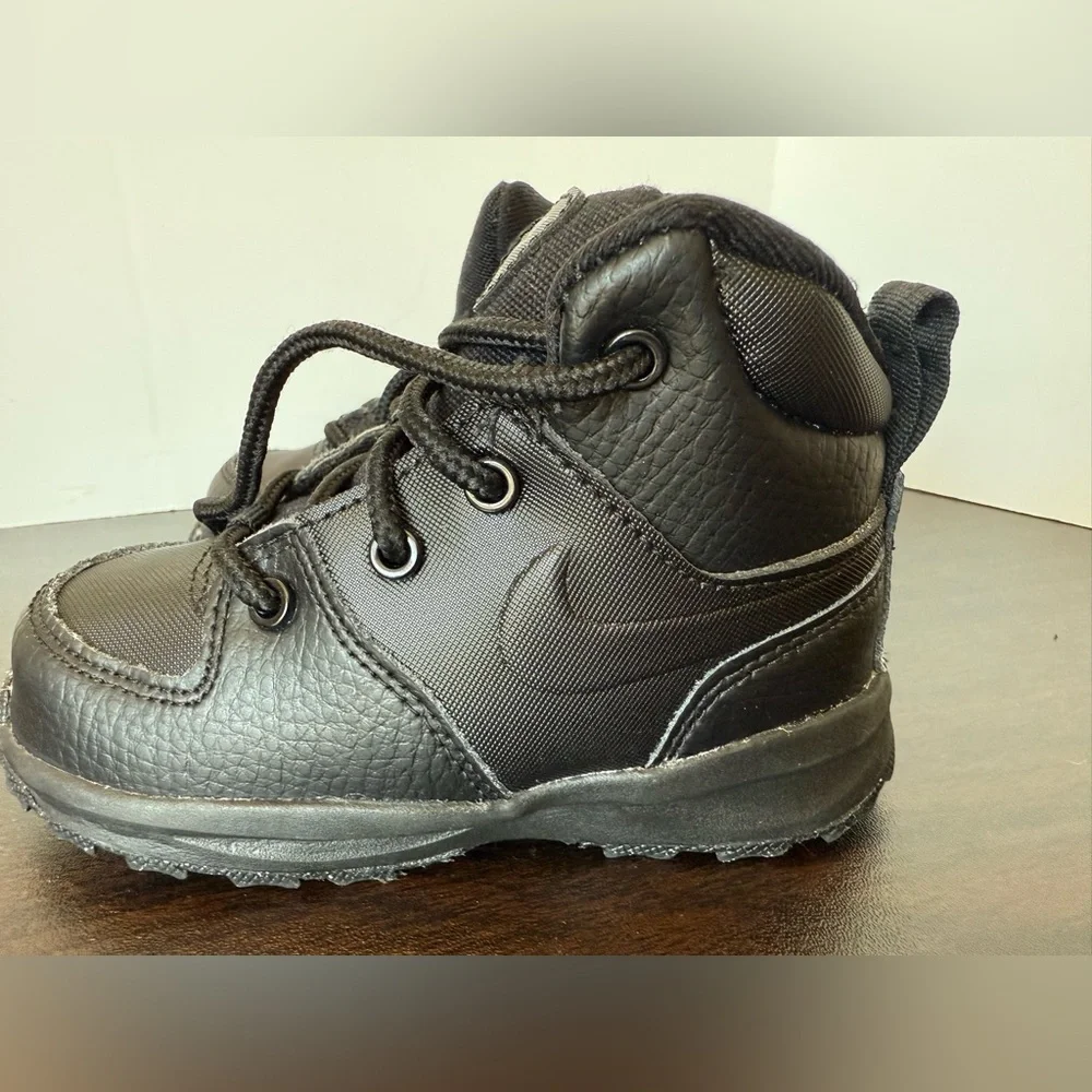 Nike Black Kids Boots size 7 worn once